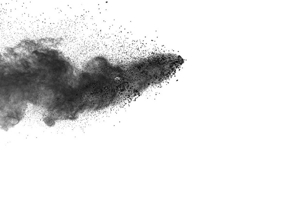 Μαύρα σωματίδια πιτσιλίζονται σε λευκό φόντο. Σκόνη μαύρης σκόνης. - Φωτογραφία, εικόνα