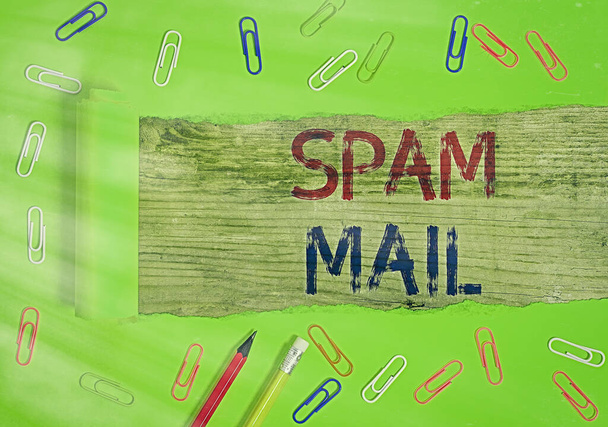 Tekstimerkki, jossa näkyy Spam Mail. Käsitteellinen kuva Tunkeileva mainonta Internetissä lähetetyt sopimattomat viestit
. - Valokuva, kuva