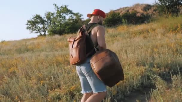 Hiker man walking with traveling bag. Businessman in nature. Brutal male tourist walking through the wild, on mountains. - Filmagem, Vídeo