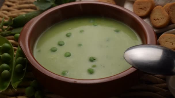 Dish of pea puree with croutons - Footage, Video