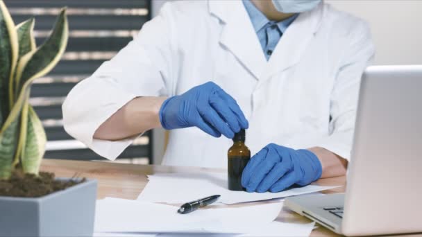 Scientist examining cannabis oil - Felvétel, videó