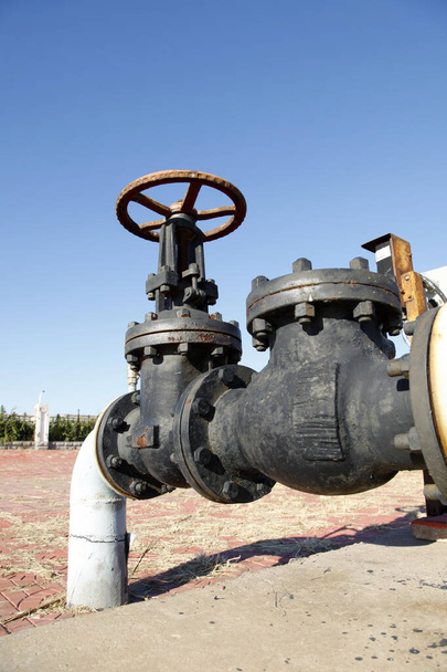 Ropné potrubí a ventily, detailní záběr - Fotografie, Obrázek