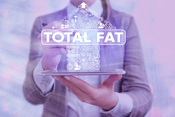 Текст написання слів Total Fat. Концепція бізнесу для комбінованої вартості різних типів жирів, показаних на етикетці
. - Фото, зображення