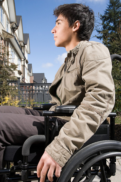 Vammainen teinipoika
 - Valokuva, kuva
