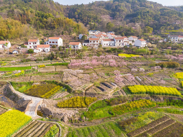 Paisaje de fotografía aérea de primavera del Parque Forestal Hubei Daye Zhaoshan
 - Foto, imagen