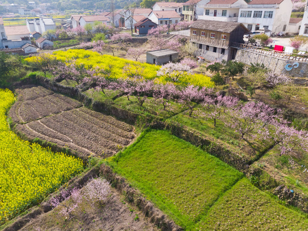 Tavaszi légi fotózás táj Hubei Daye Zhaoshan Forest Park - Fotó, kép