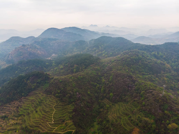 Hubei Daye Zhaoshan Orman Parkı 'nın bahar havacılık manzarası - Fotoğraf, Görsel