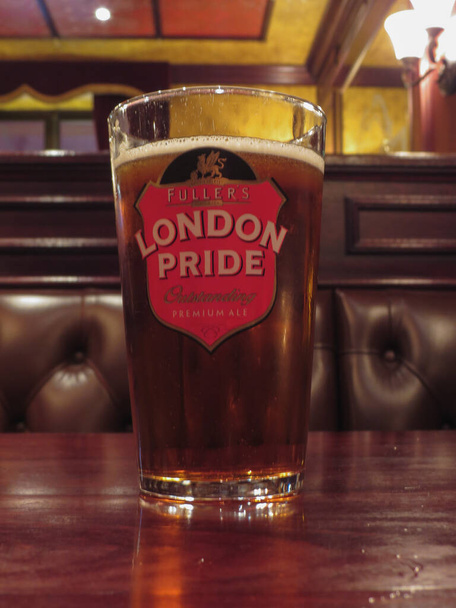 GOTEBURG, SUÈDE - CIRCA AOÛT 2017 : une pinte de bière britannique London Pride ale
 - Photo, image
