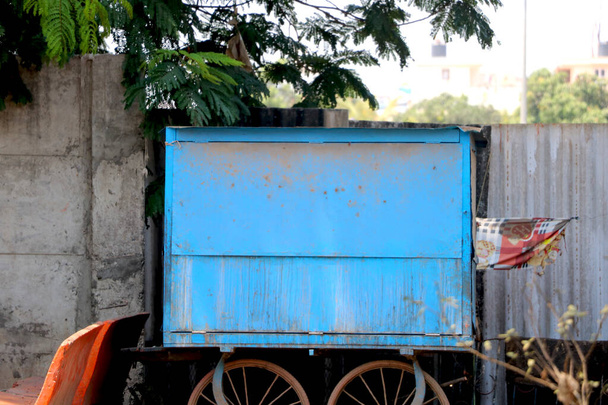 Street vendor (stragan) r blisko podczas pandemii blokady w Indiach - Zdjęcie, obraz