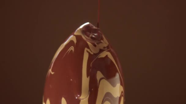 an egg shaped sponge rolling and two contrast foundation color mixed and pouring on sponge - Footage, Video