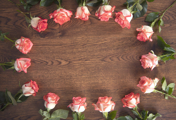 beautiful roses on the table background - Φωτογραφία, εικόνα