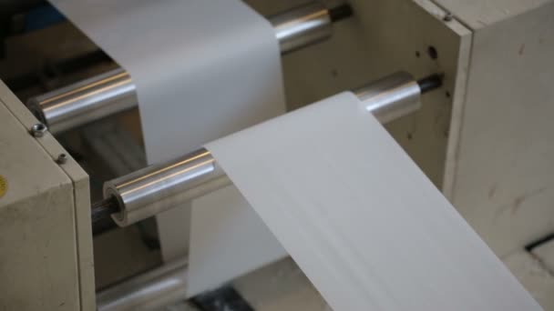 Producción de papel en fábrica de fabricación de papel
 - Metraje, vídeo