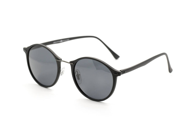 Beyaz arka planda izole edilmiş modern moda güneş gözlüğü görüntüsü, Gözlükler. - Fotoğraf, Görsel