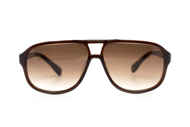 Obraz nowoczesnych modnych okularów przeciwsłonecznych odizolowanych na białym tle, Okulary. - Zdjęcie, obraz