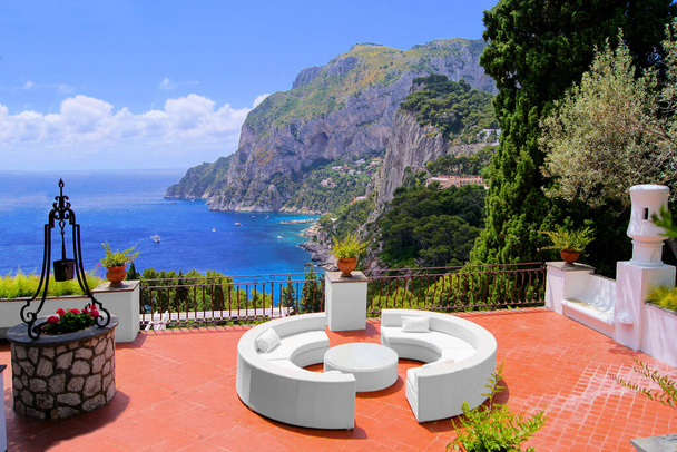 İtalya 'nın Capri adasında lüks bir terastan manzara - Fotoğraf, Görsel