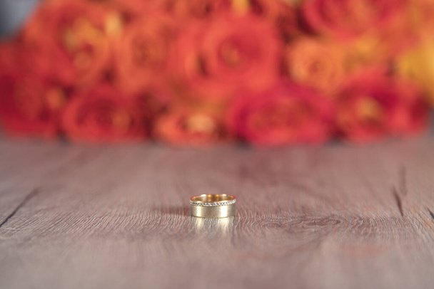 ring with bouquet of roses on the table - Photo, Image