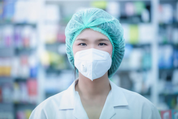 Asian women doctor with face mask with blurred background. Health Care Concept - Foto, immagini
