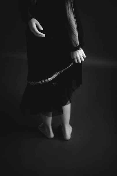 details of body black and white portrait of beautiful girl - Fotografie, Obrázek
