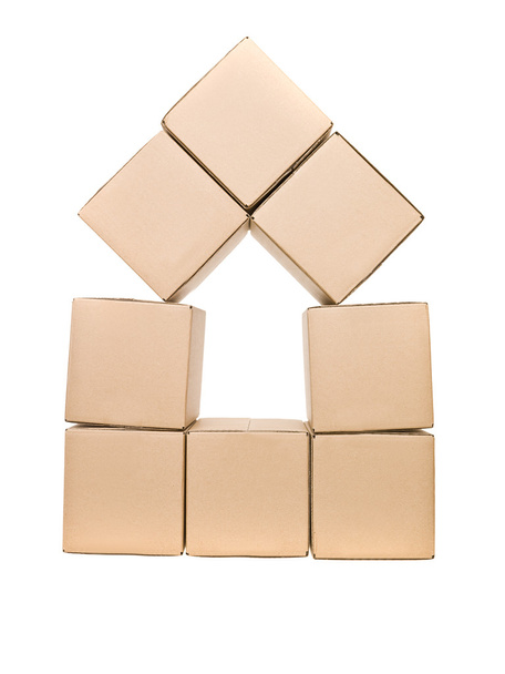 Cajas de cartón formadas como una casa
 - Foto, imagen