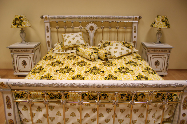 Luxurious bed - 写真・画像