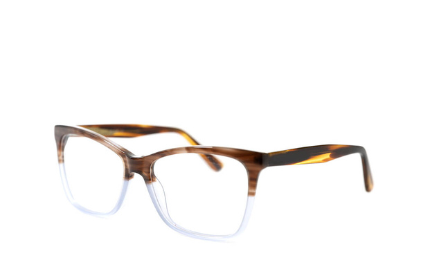 Marcos de gafas de plástico marrón y blanco. Aislado
 - Foto, Imagen