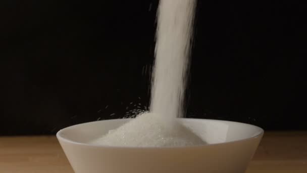 Azúcar vertiendo en un tazón
 - Metraje, vídeo