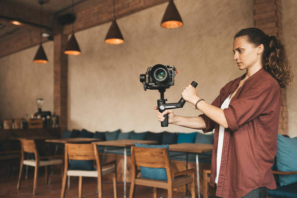Professional woman videographer with stabilizer gimball video slr - Fotoğraf, Görsel
