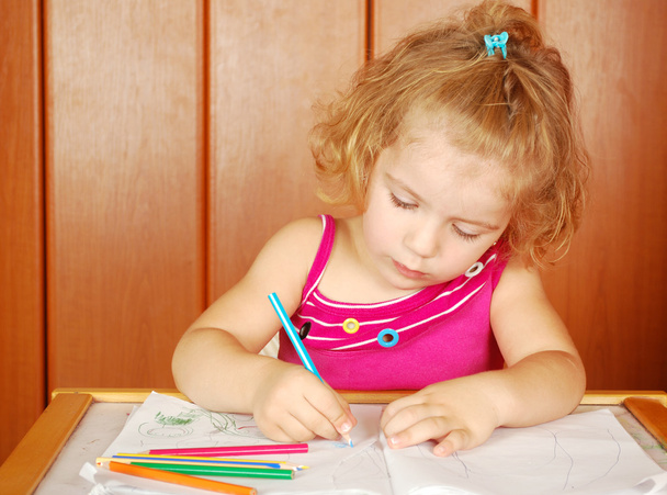 klein meisje tekening - Foto, afbeelding
