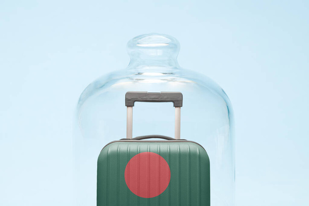 Walizka z flagą Bangladeszu w koncepcji minimalnego kreatywnego ograniczenia podróży koronawirusów. - Zdjęcie, obraz