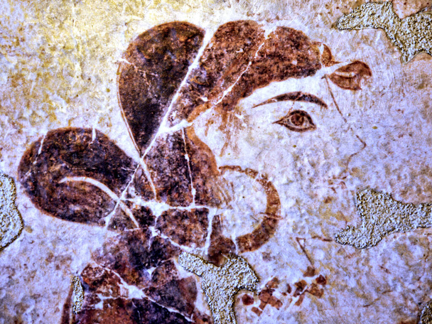 Starożytne artefakty, ceramika i freski z Thery, miasta pochowanego przez wybuch wulkanu na Santorini 4000 lat temu.Santorini jest tym, co pozostaje po ogromnej eksplozji wulkanicznej, która zniszczyła kulturę minojską na poprzednio jednej wyspie  - Zdjęcie, obraz