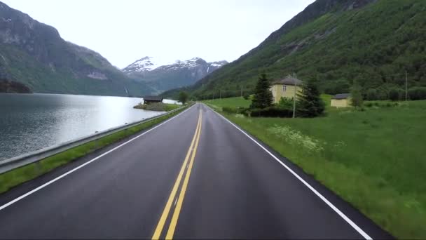 Řízení auta na silnici v Norsku - Záběry, video