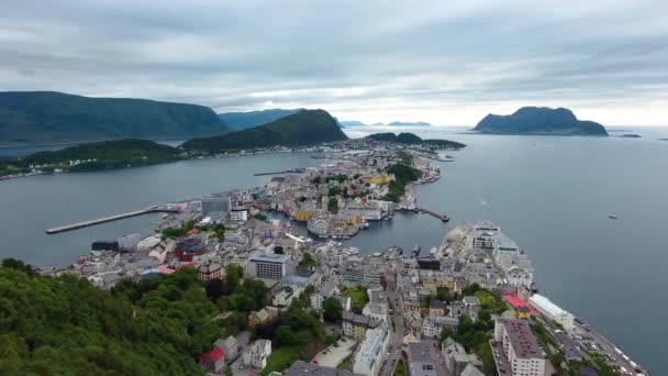 Aksla at the city of Alesund, Νορβηγία Αεροφωτογραφία - Πλάνα, βίντεο