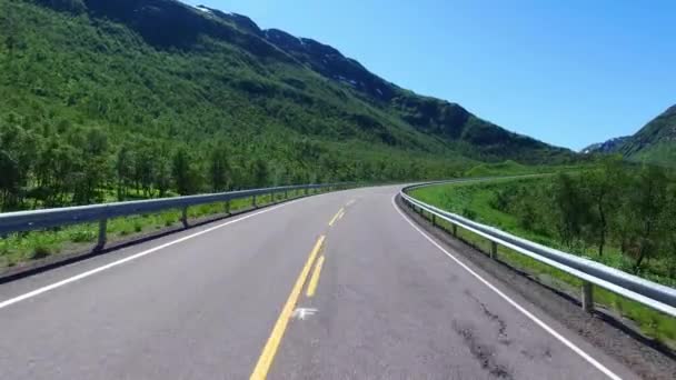 Autofahren auf einer Straße in Norwegen - Filmmaterial, Video