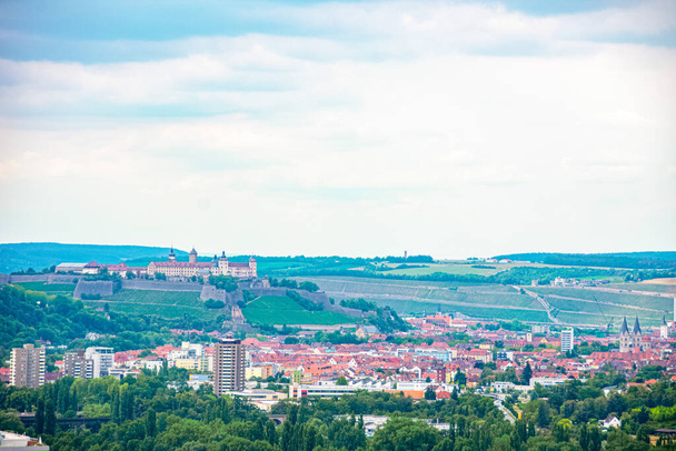 Schöne Aussicht auf die Festung Marienberg und die Stadt Würzburg. Deutschland - Foto, Bild