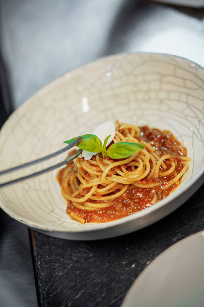 Espaguetis en tazón, primer plano
 - Foto, imagen
