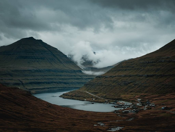 A shot capturing the beautiful nature of the Faroe Islands, the town by the lake and mountains - Foto, Imagen