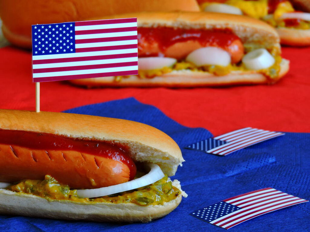 American hot dogs for July 4th party. The mood of July 4. - Foto, Imagen