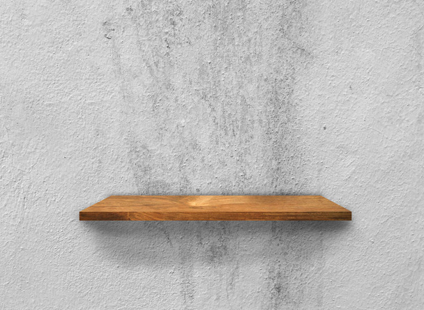 Estante de madera rústico sobre fondo de textura de pared de hormigón gris con camino de recorte. fondo de pantalla patrón
 - Foto, Imagen