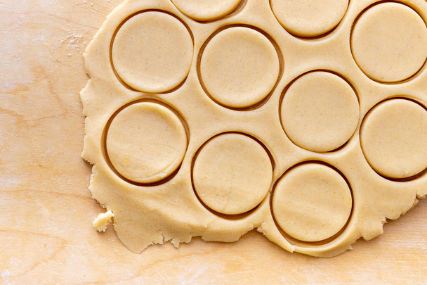 Raw butter cookie dough. Homemade pastries. Christmas preparations. Bakery. Dough rings. - Foto, imagen