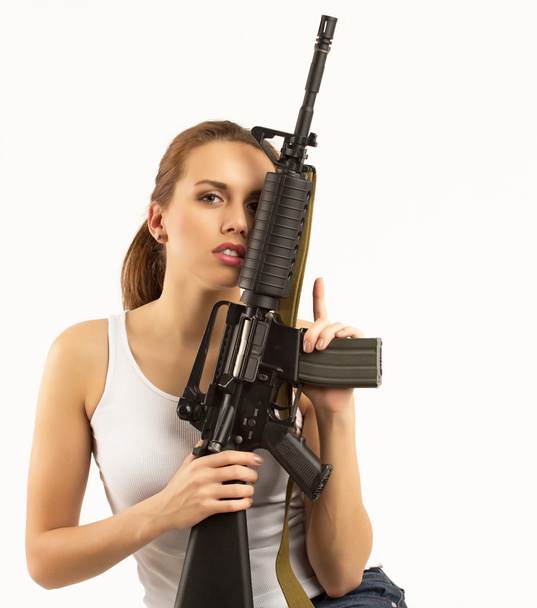 Woman with rifle - Foto, afbeelding