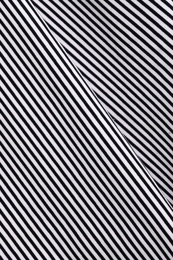 tela negro y blanco patrón de rayas estilo moderno, abstracto moda tela de moda textura fondo
 - Foto, imagen