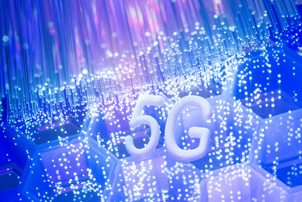 Panneaux 5G avec fond de fibre optique, Concept de communication
 - Photo, image