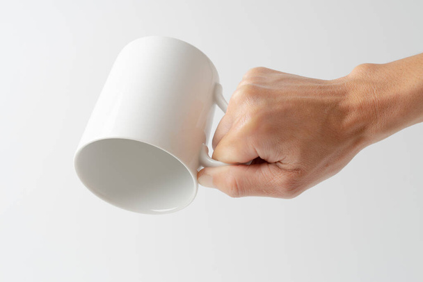 hand holding cup on white background - Φωτογραφία, εικόνα