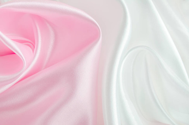 Abstracte achtergrond - Gekrompen van roze pastel en wit satijnen textiel - Foto, afbeelding