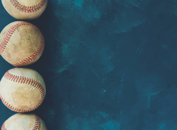 Palle vintage invecchiato su sfondo texture per attrezzature da gioco di baseball
. - Foto, immagini