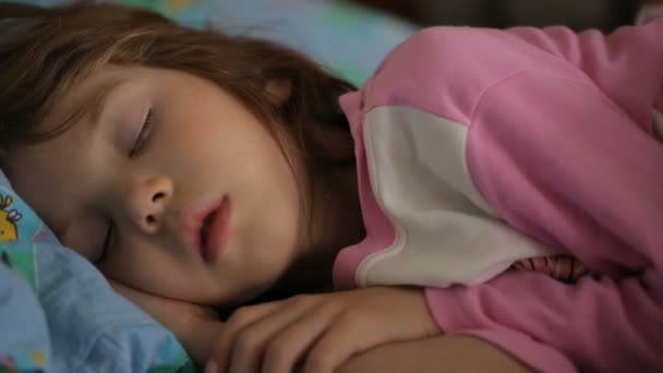 Little girl sleeping in morning light - Video
