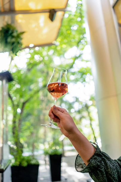 Woman with glass of rose wine - Foto, Bild