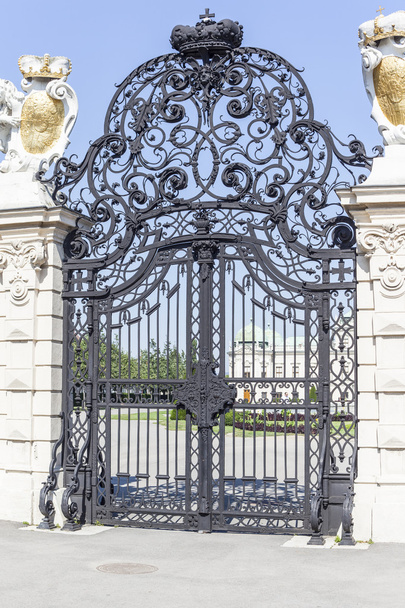 Palácio Belvedere na hora de verão
 - Foto, Imagem
