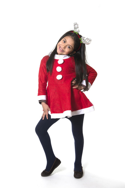 klein meisje in santa claus kostuum en rendieren geweien - Foto, afbeelding