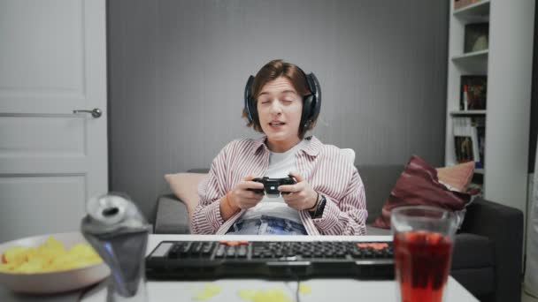Angry Young Gamer Girl playing in Video Games on a Console and chatting with her friends - Metraje, vídeo